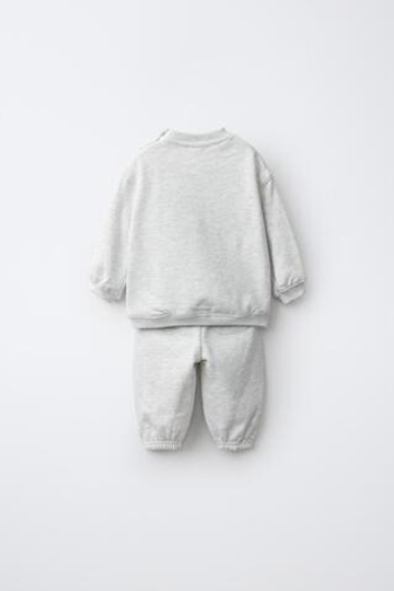 ZARA КОМПЛЕКТ ИЗ ТОЛСТОВКИ И БРЮК С МИШКОЙ, СЕРЫЙ МЕЛАНЖ