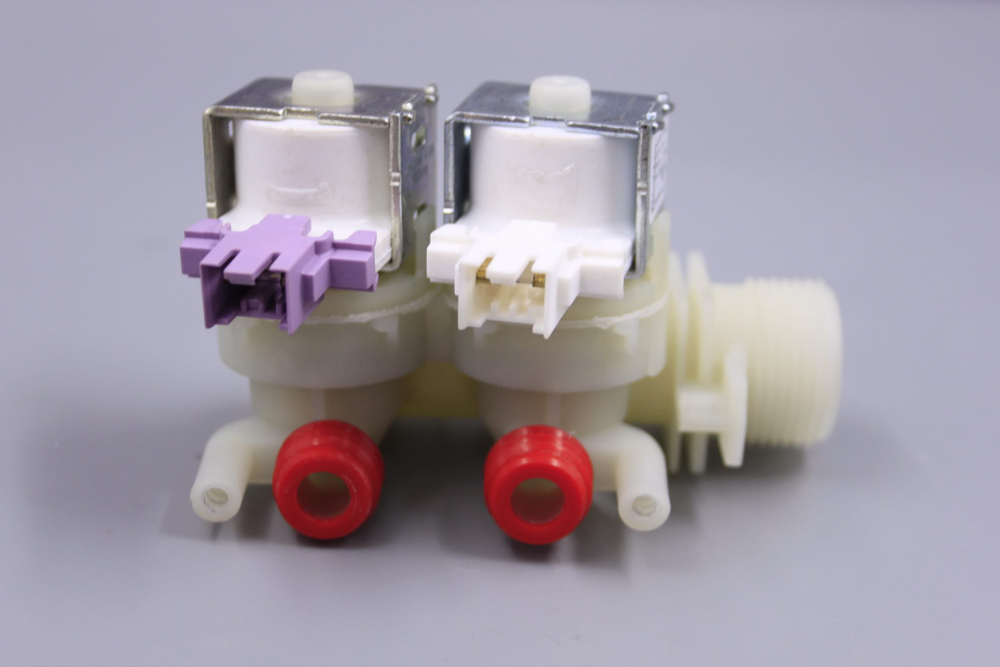 Электромагнитный клапан C00110333 стиральной машины Indesit