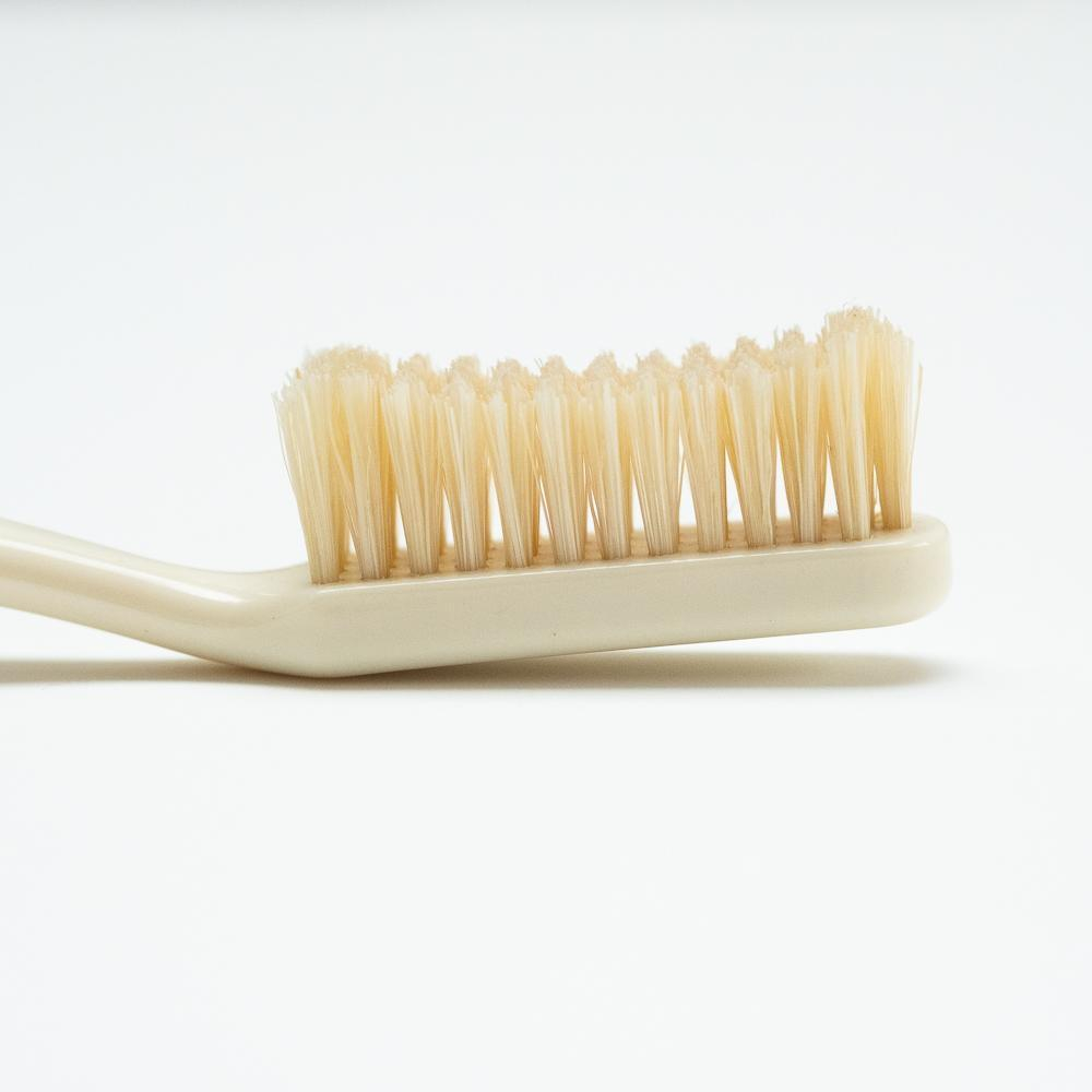 Зубная щетка Captain Fawcett Toothbrush с натуральной щетиной
