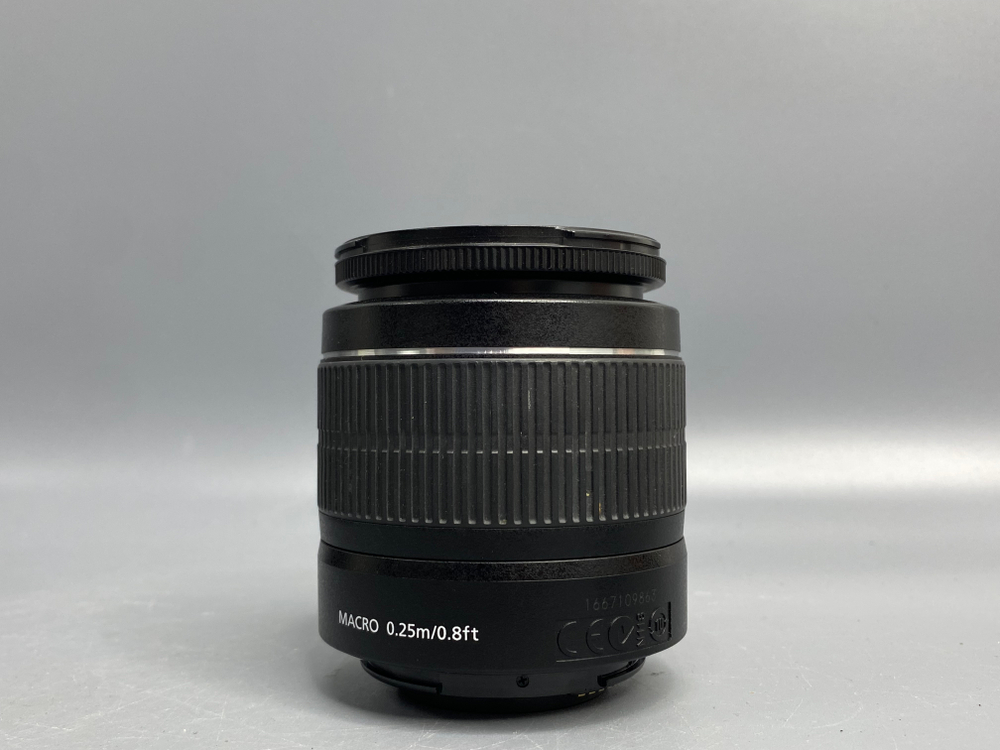 Canon 1100D kit 18-55mm 3.5-5.6 III 4.700 кадров