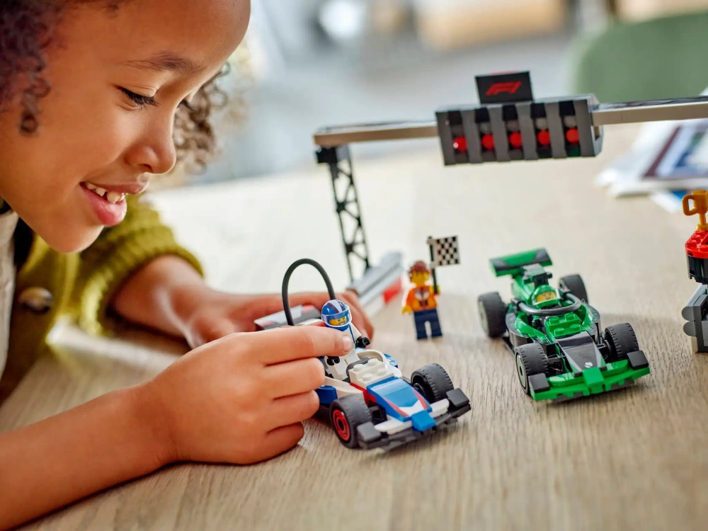 Конструктор LEGO City 60474 Сетка F1 с гоночными автомобилями CARB и Sauber