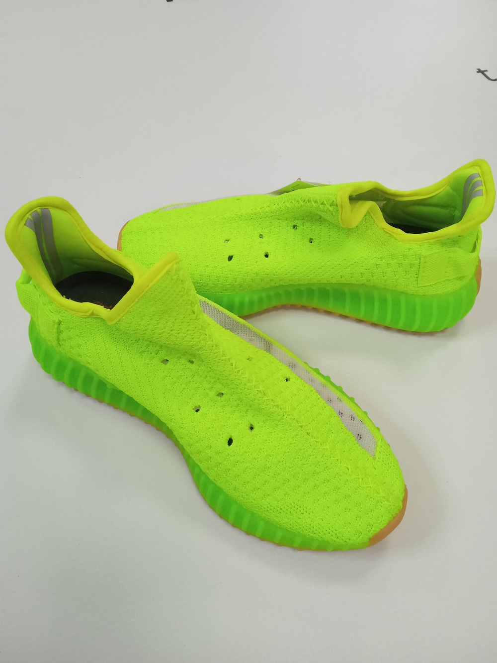 Кроссовки adidas&yeezy.Цвет салатовый/кислотный Размер 38,39,40