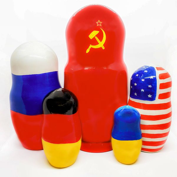 Отличия в росписи матрешек Отличия в росписи матрешек