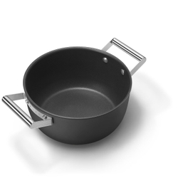 Кастрюля 24 см Smeg черная
