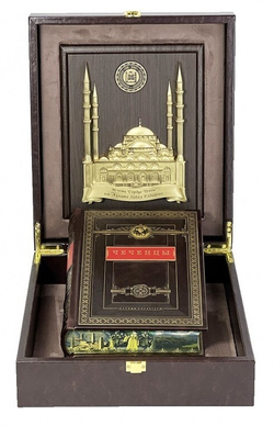 Чеченцы. Народы и культуры (с плакеткой сердце Чечни). Подарочный набор в кожаном переплете