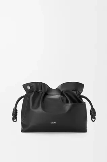 Loewe Сумка-клатч среднего размера Panta Flamenco из блестящей телячьей кожи, черный