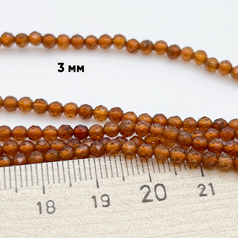 Гранат граненый, диаметр 2,9-3 мм, цена за 66-67 шт (1/2 нити)