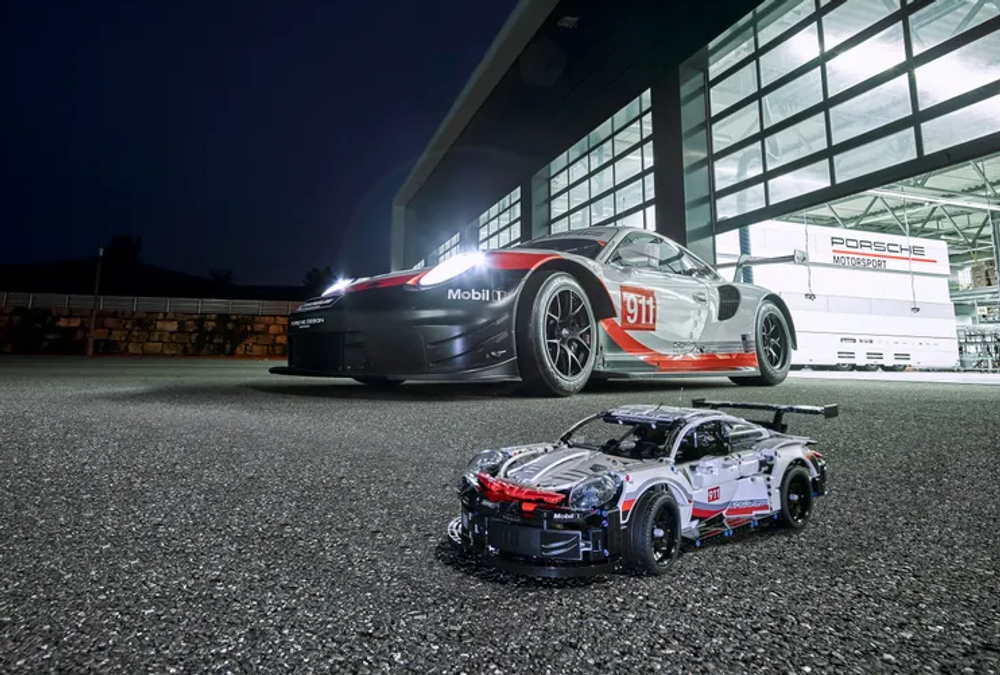Porsche 911 RSR