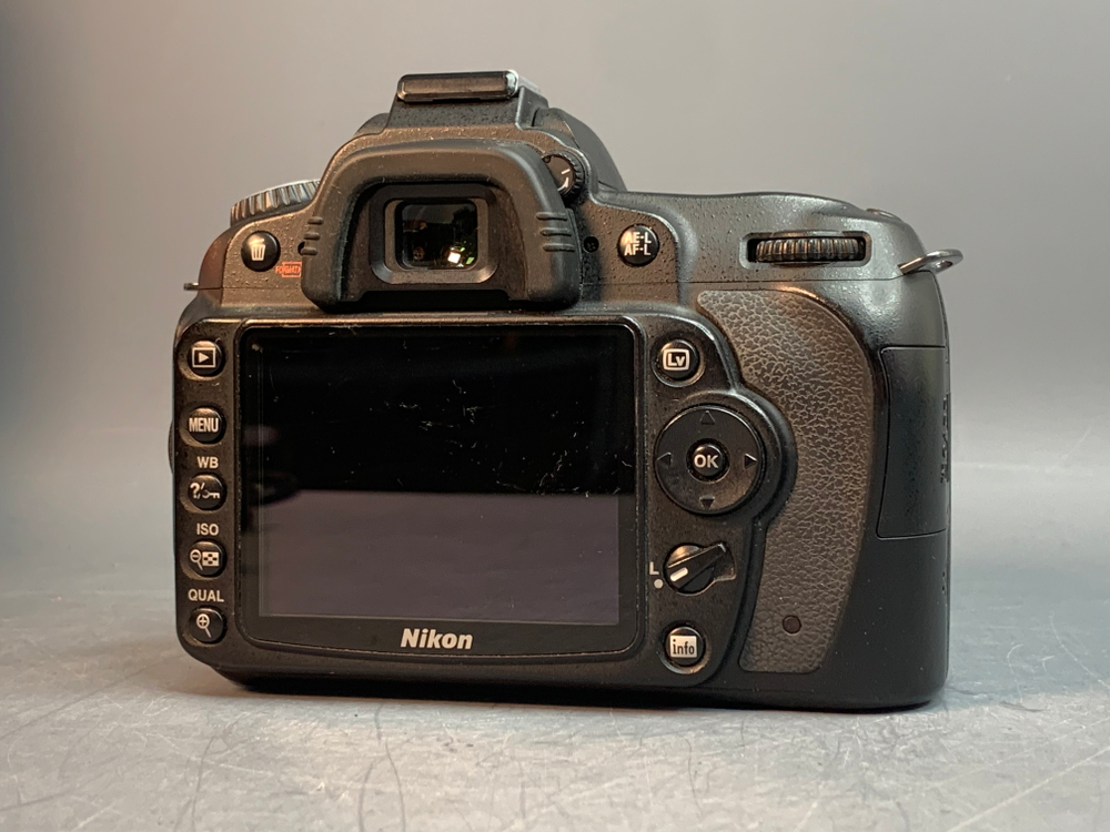 Nikon D90 14.886 кадров, сломан затвор
