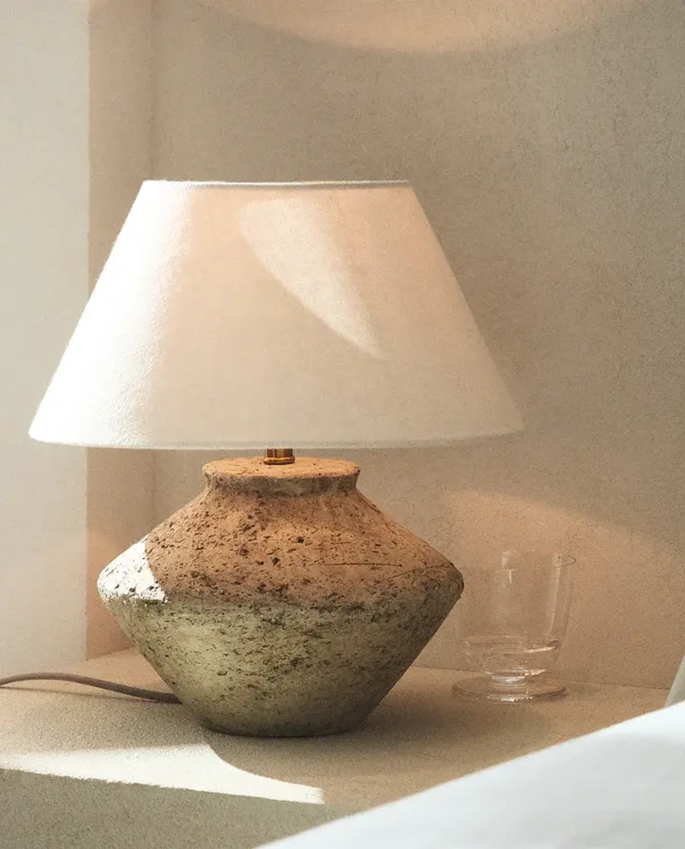 ZARA HOME НАСТОЛЬНАЯ ЛАМПА С ФАСОЛЬНЫМ ОСНОВАНИЕМ