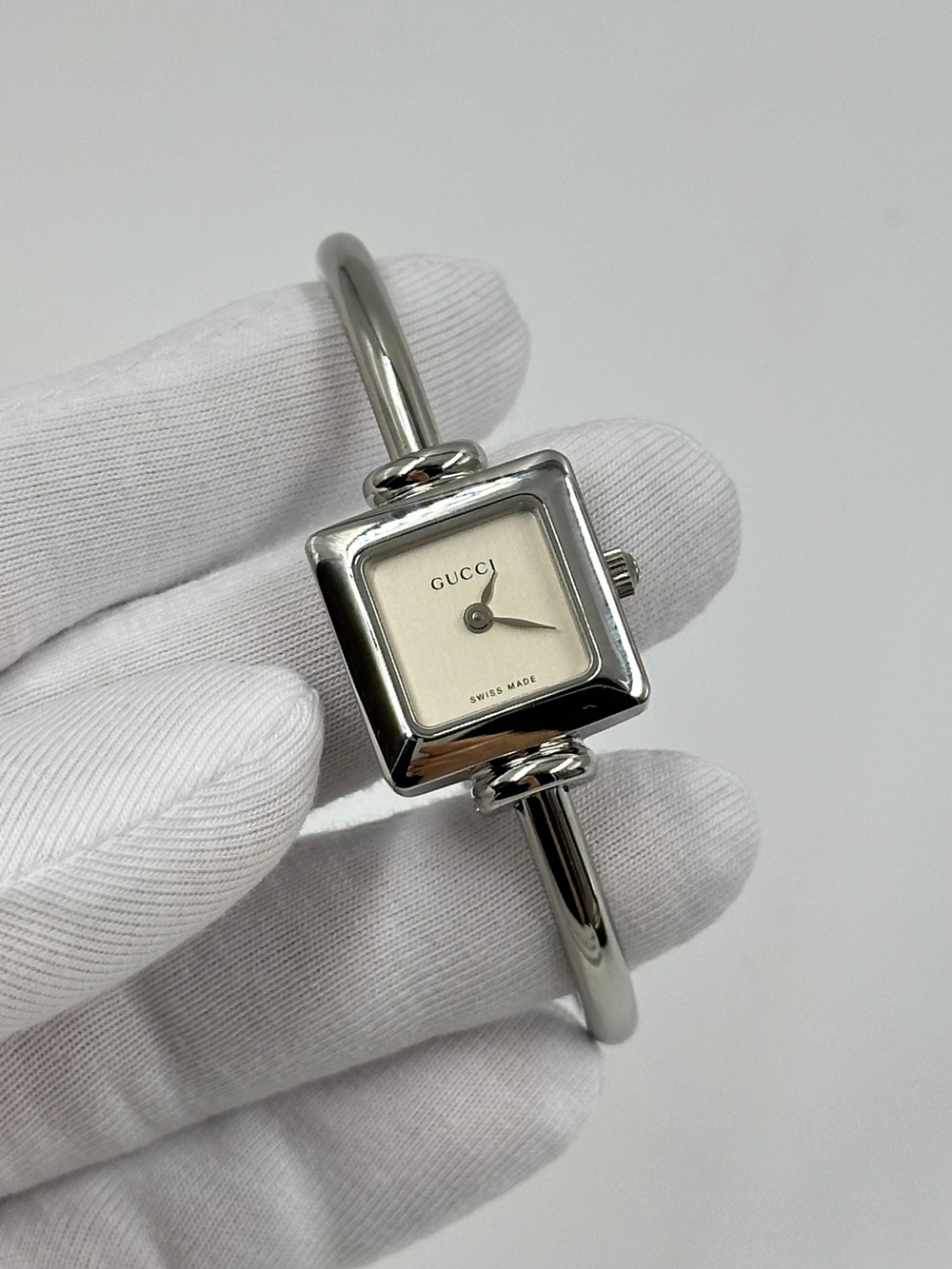 Часы Gucci 1900L