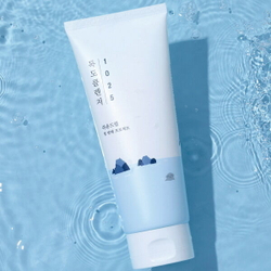 Мягкая пенка для умывания с морской водой Round Lab 1025 Dokdo Cleanser, 240мл