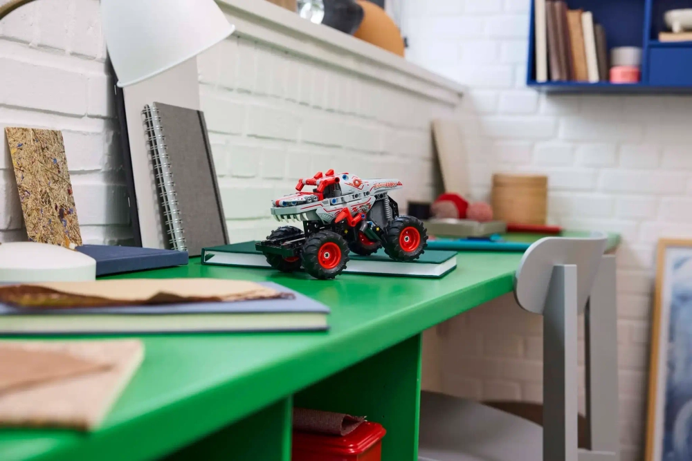Конструктор LEGO Technic 42200 Monster Jam™ ThunderROARus™ Pull-Back