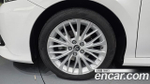 Toyota Camry 2.5 XLE Hybrid — 2019