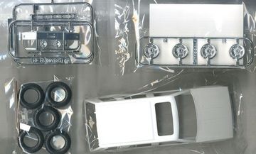 Сборная модель 1/24 Aoshima NISSAN D21 TERRANO V6-3000 R3M `91