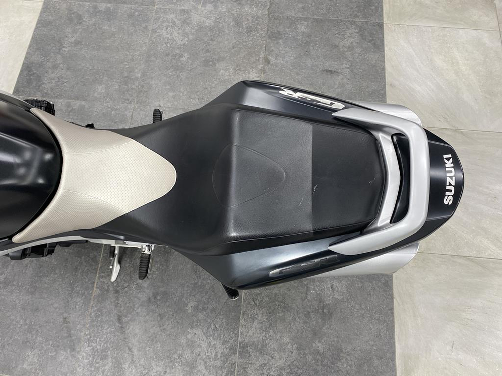 Suzuki GSR400 2006