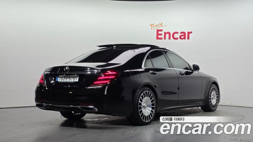 Mercedes-Benz S-Class S350 d 4MATIC AMG Line — 2020