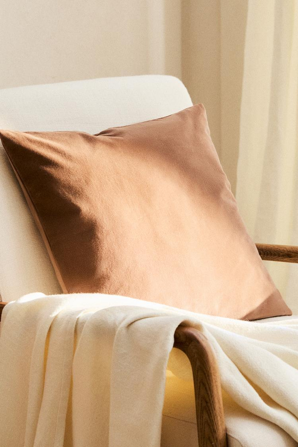 ZARA HOME БАРХАТНЫЙ ЧЕХОЛ ДЛЯ ДЕКОРАТИВНОЙ ПОДУШКИ, ПУДРОВО-РОЗОВЫЙ