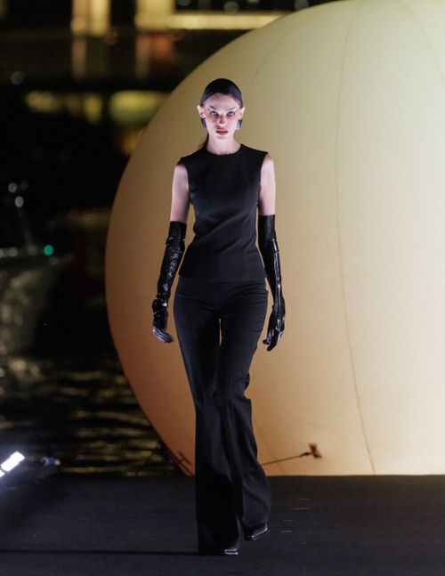 Look 10