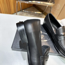 Лоферы Prada