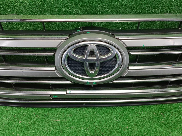 Решетка радиатора Toyota Land Cruiser 200 (2015-2021)