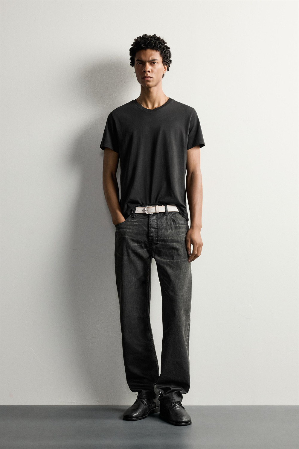 ДЖИНСЫ STRAIGHT FIT С ВОСКИРОВАННЫМ ЭФФЕКТОМ — ZARA