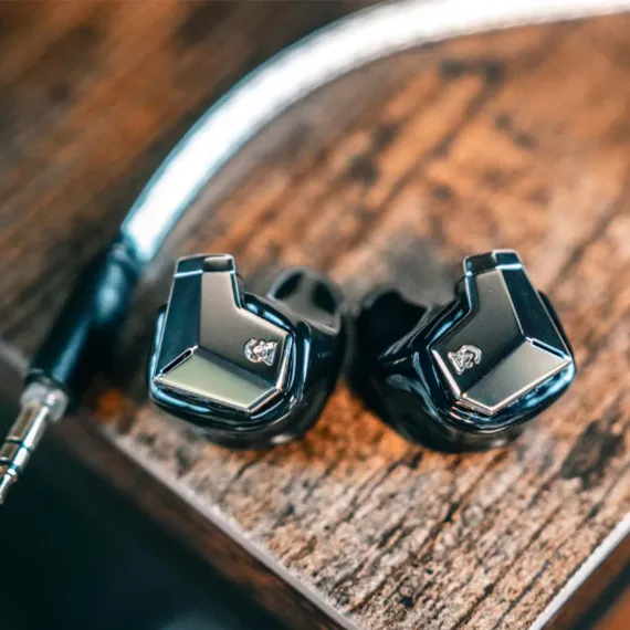 Campfire Audio Supermoon Deluxe Black