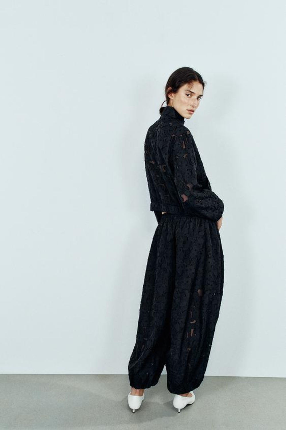 ZARA БРЮКИ-ШАРОВАРЫ ДЕВОРЕ, ЧЕРНЫЙ