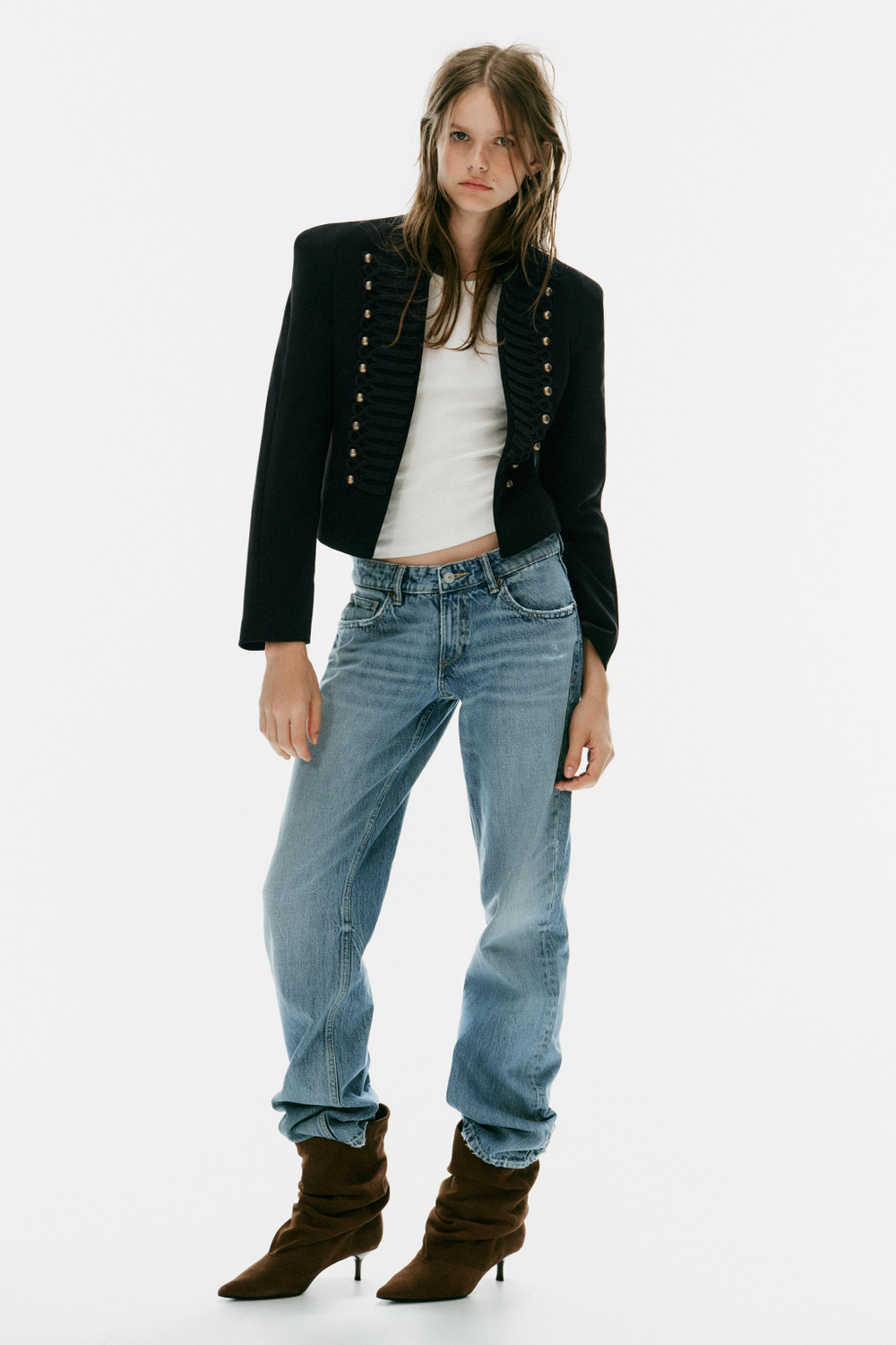 ZARA ПРИТАЛЕННЫЙ БЛЕЙЗЕР С ПОДПЛЕЧНИКАМИ, ЧЕРНЫЙ
