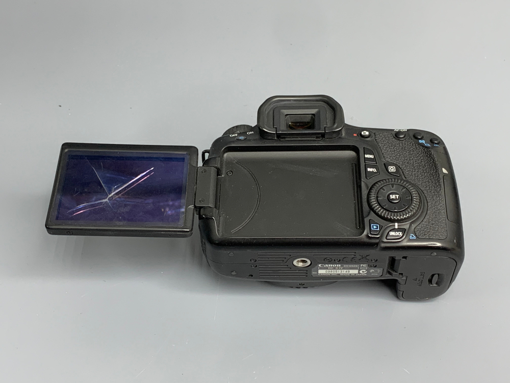 Canon 60D 23500 кадров Скол на экране