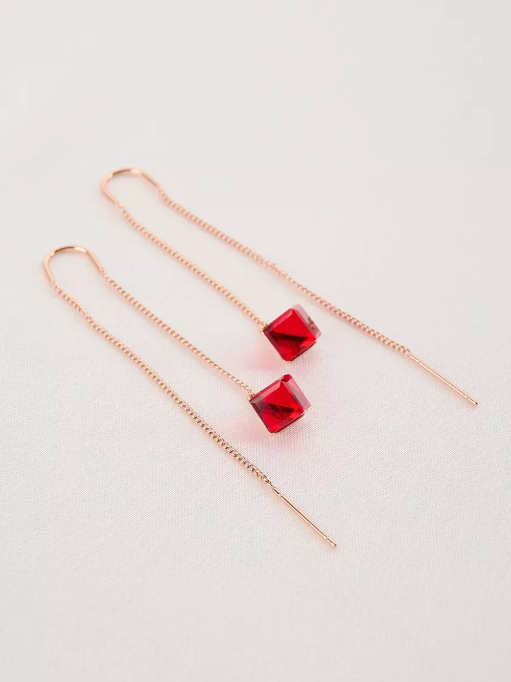 Серьги-протяжки Миражи с красными кубиками Swarovski