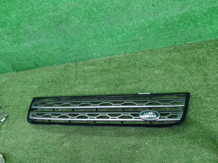 Решетка радиатора Land-Rover Discovery 5 (2016-2021)