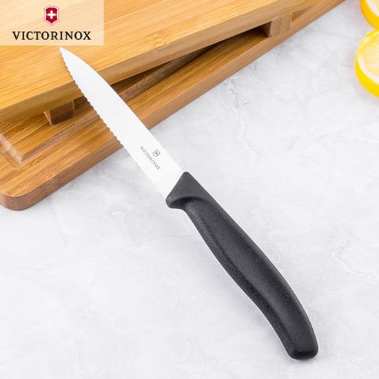 Кухонный нож VICTORINOX Мод. SWISS CLASSIC PARING POINTED SERRATED #6.7733 (10см)