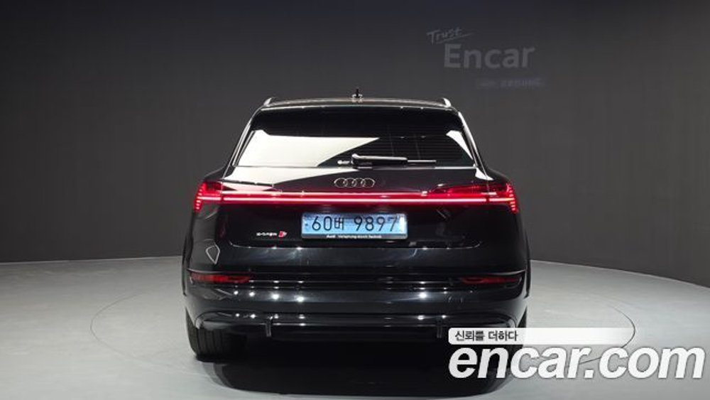 Audi e-tron S — 2022