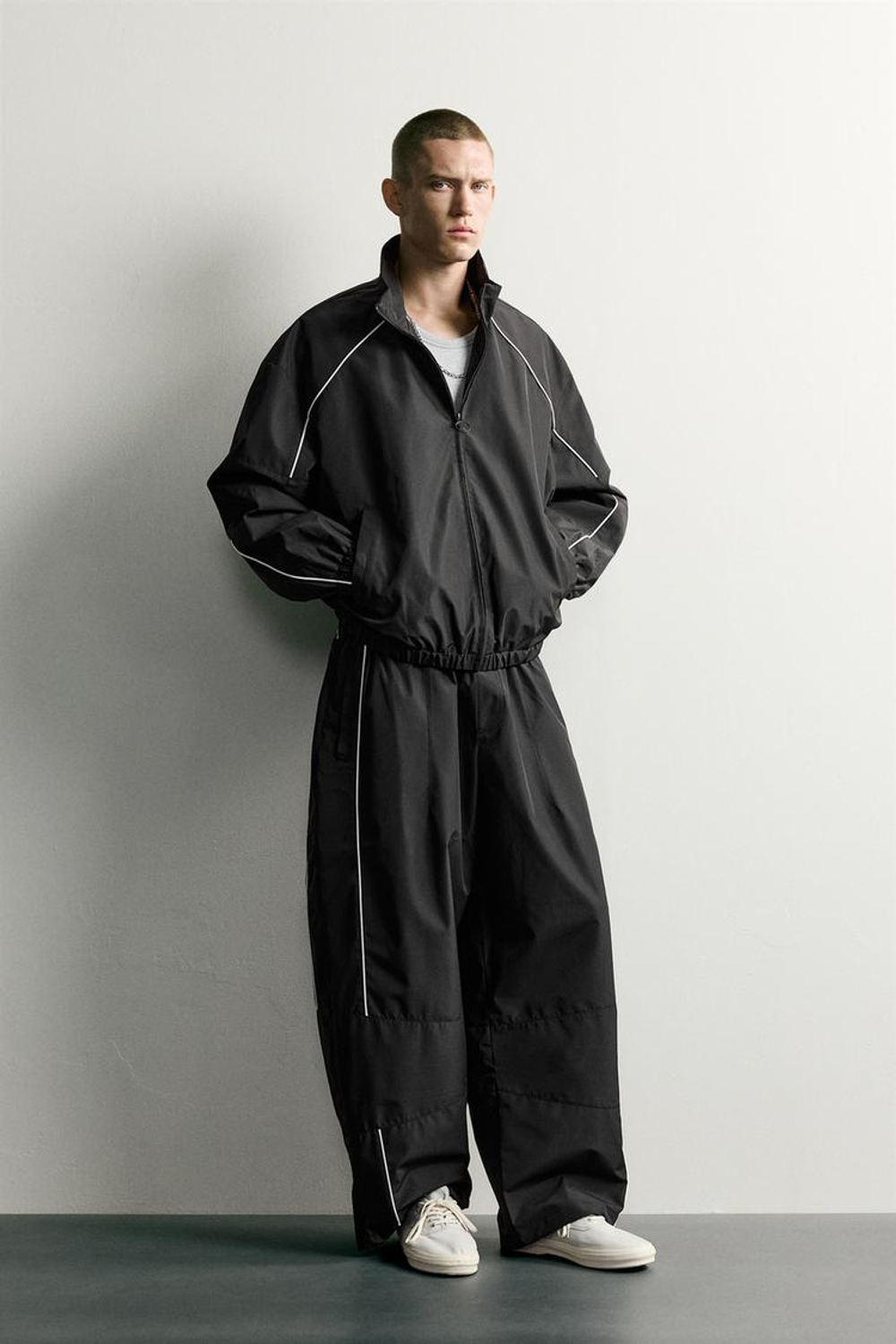ZARA БРЮКИ WATER-REPELLENT С КОНТРАСТНОЙ ОТДЕЛКОЙ, ЧЕРНЫЙ