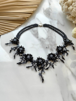 Колье "Цветы" ручной работы из бисера с камнем агат и кристаллами Swarovski