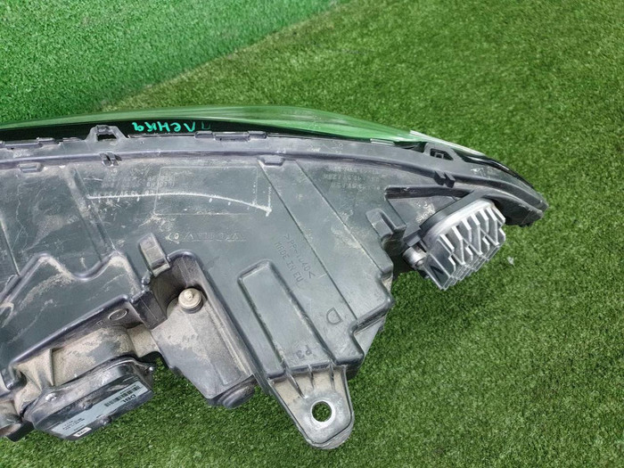 Фара правая Volvo XC90 2 (2014-2019) Full LED (В пленке)