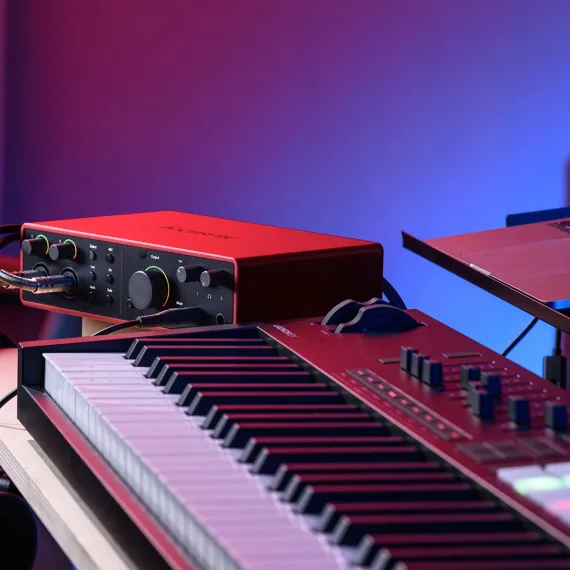 Focusrite Scarlett 16i16 4th Gen Red