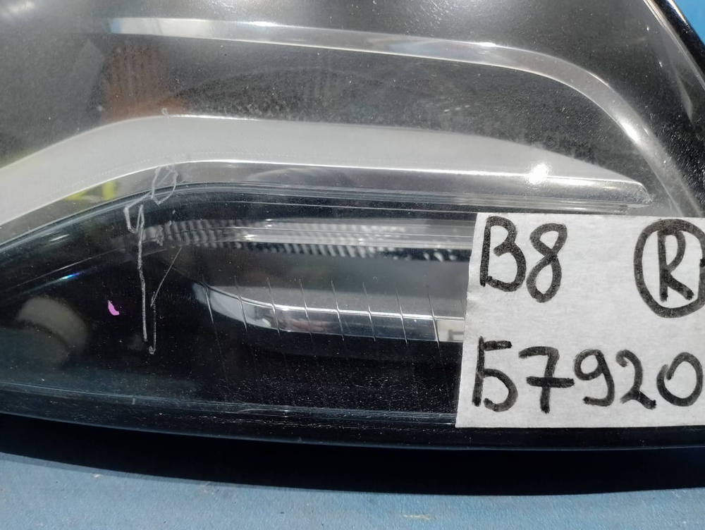 Фара передняя правая AUDI A4 2008-2012