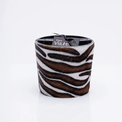 nan Свеча ароматическая Hairy zebra tricolore Victoria with Love Мультиколор