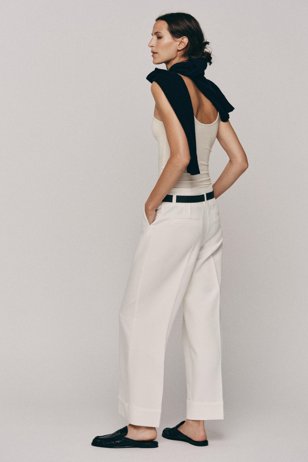 БРЮКИ С ОТВОРОТАМИ — ZARA