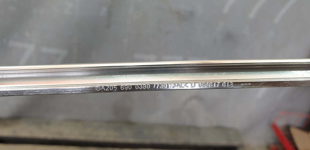 Молдинг двери задней левой Mercedes C (W205) 14-23 Б/У Оригинал A2056900380