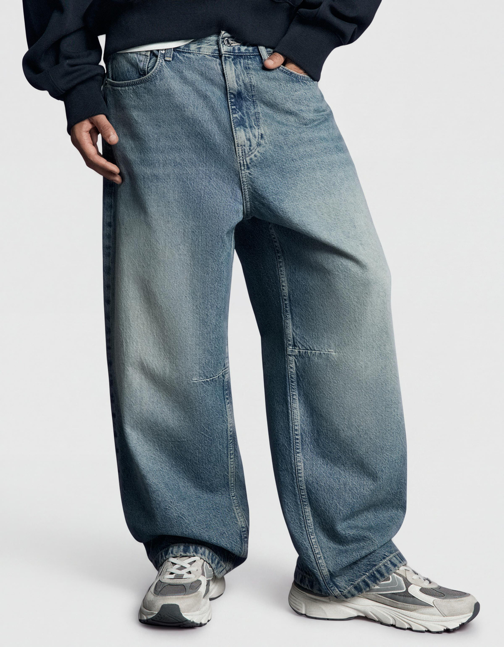 Мужские джинсы neobarrel fit с пряжкой сзади - BERSHKA