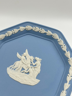 Тарелка декоративная Wedgwood голубая