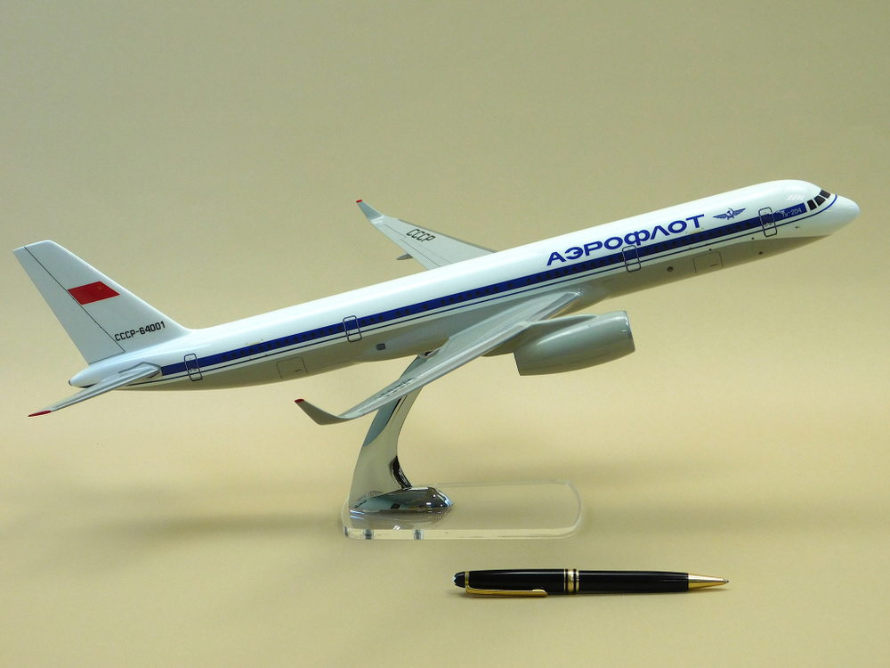 Модель самолета Ту-204-100 (М1:100, Аэрофлот СССР-64001)