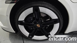 Porsche Taycan Base — 2025