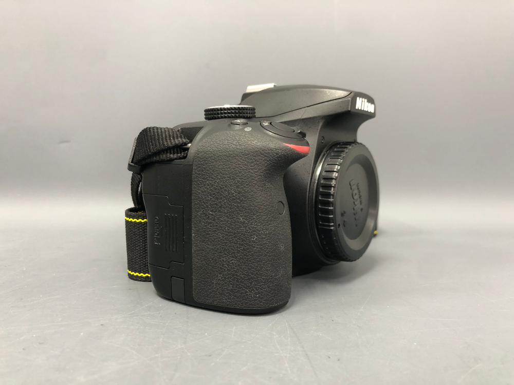 Nikon D3400 (11.800 кадров)