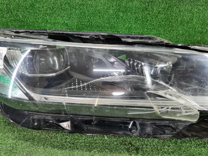 Битая Фара правая VW Touareg 3 (2018-2023) LED