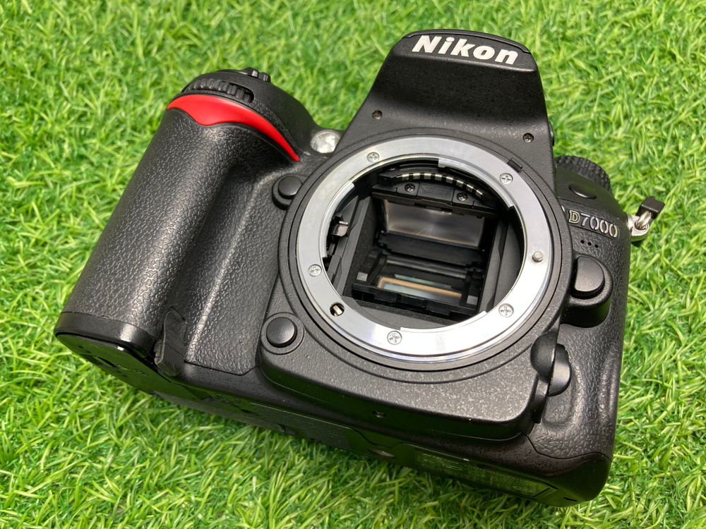 Nikon D7000 4600 кадров ( С дефектом)