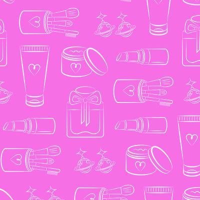 Бьюти принадлежности для макияжа на розовом фоне